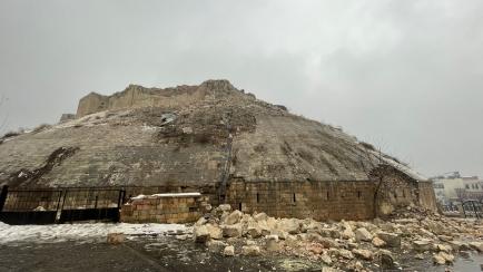 El castillo de Gaziantep Castle, hecho rocas tras el terremoto de ayer en Turquía.