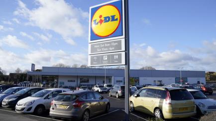 Un supermercado de Lidl, con su aparcamiento.