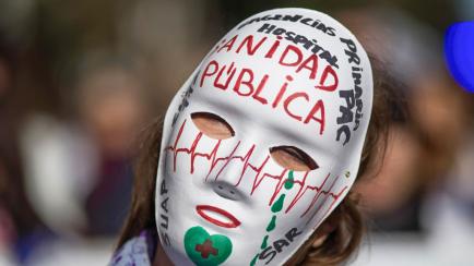Manifestación en Madrid en defensa de la sanidad pública el 1 de febrero de 2023.