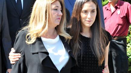 Tamara Falcó y Laura Boyer, en el funeral por Miguel Boyer el 30 de septiembre de 2014.