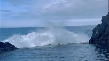 Escena del vídeo viral en una piscina de Madeira