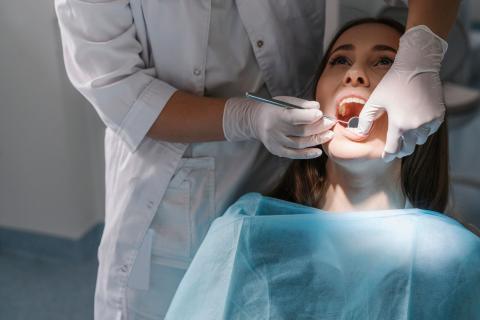 Dentistas piden a Sanidad que se prohíba la venta directa al paciente de  férulas para tratar el bruxismo