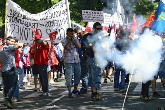 Unos 5.000 trabajadores del carbón, según la Policía, han participado en la manifestación que terminó con disturbios.