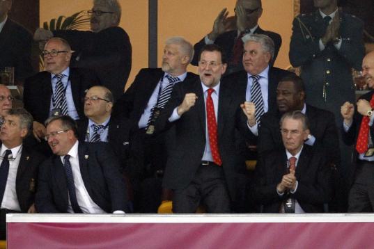 Mariano Rajoy animando a la Selección desde el palco presidencial