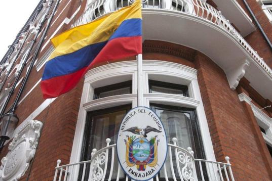 Fachada de la embajada de Ecuador en la Londres