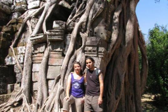 En Camboya no dejaron de ver los templos de Angkor, construidos por una de las civilizaciones más poderosas de Asia, los khmer, en los siglos XIV y XV. "No es la arquitectura de estos templos lo más impresionante, sino el poder de la naturalez...