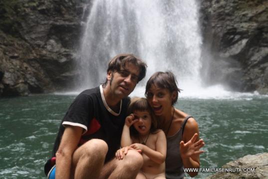 A remojo en una cascada cercana a Montezuma, en Costa Rica.