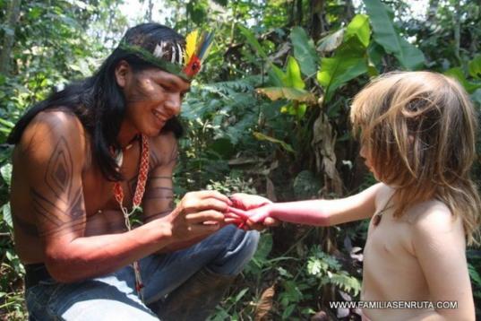 En la selva amazónica de Ecuador, conocieron tribus indígenas.