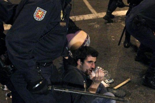 La carga policial contra los manifestantes