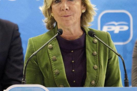 La ex presidenta de la Comunidad de Madrid del Partido Popular anunció que tenía un "un bulto" en febrero de 2011. Dejó la vida política, se trató con éxito, volvió y dimitió en septiembre de 2012.
