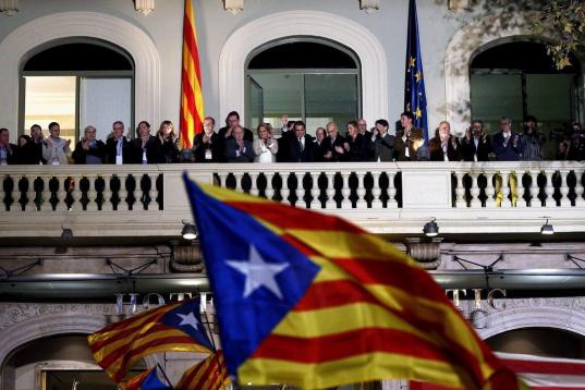 CiU ha logrado el tercer peor resultado de su historia, ya que habría que remontarse a 1980, en las primeras autonómicas catalanas con Jordi Pujol, con 43 diputados y a 2003, en las primeras sin él y con 46 escaños, para vislumbrar un escena...