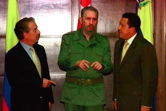 En 1999, con el expresidente colombiano Andrés Pastrana y el expresidente cubano, Fidel Castro