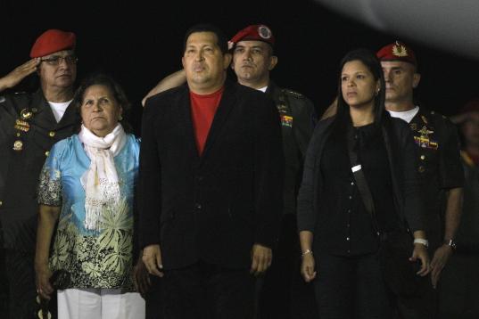 En marzo de 2012, al lado de su madre Elena Frías y su hija María Gabriela Chávez