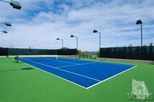 El tenista vende esta casa de 1.300 metros cuadrados y que tiene sala para jugar al póker, un gimnasio de 200 metros cuadrados y una pista de tenis.