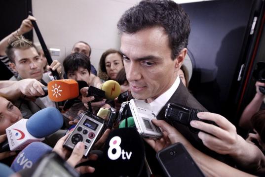 En las elecciones de 2011 no consiguió el escaño al ir en el puesto número once del PSOE en la lista por Madrid.