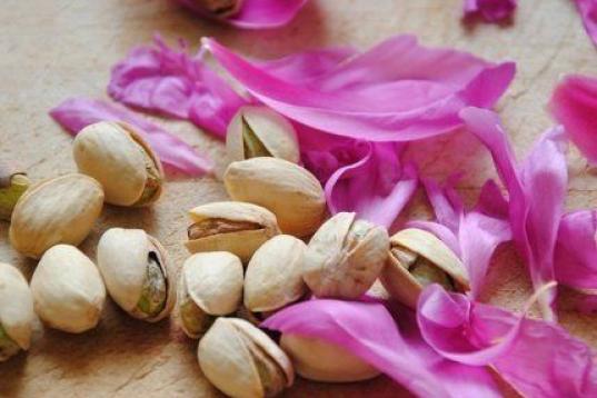 Los pistachos ayudan a bajar la presión arterial y controlar el estrés diario y el colesterol. Así lo confirma un nuevo estudio de la Universidad Estatal de Pennsylvania, también publicado en Hypertension, la revista especializada de la Asoc...