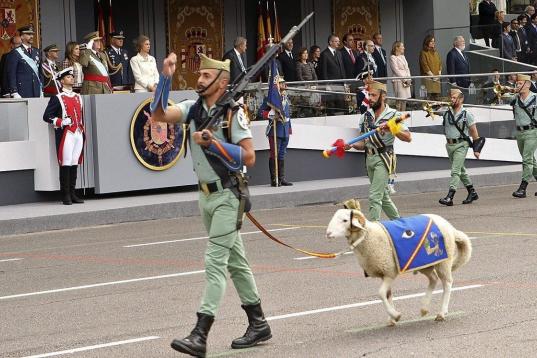 La Legión, con su protagonista ineludible, la cabra.