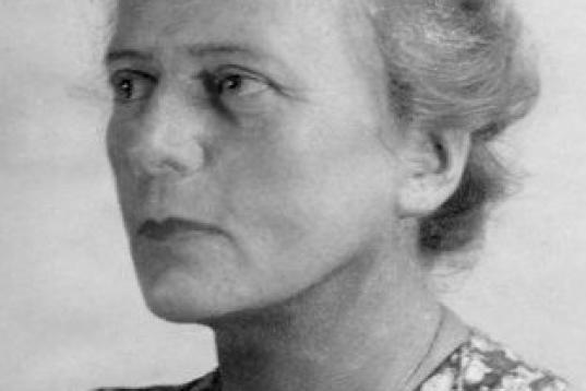 Fue una química y física alemana, además de la primera científica en presentar la idea de la fisión nuclear en 1934. También descubrió, junto a su marido, el elemento renio, del número atómico 75. Fue nominada tres veces al Premio Nobel...