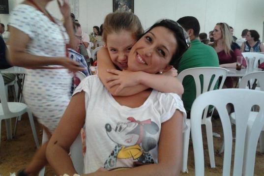 "Con mi pequeño tesoro :-)", titula Eloísa esta foto con su hija.

http://twitter.com/eloisatolmos/