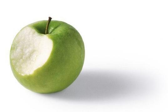 Nivel de acierto: 

Comer una manzana en ayunas es muy beneficioso. Igual que ocurre con otras frutas y verduras.

"La manzana es buena en cualquier momento del día porque son ricas en vitamina C y flavanoides, los cuales actúan como ...