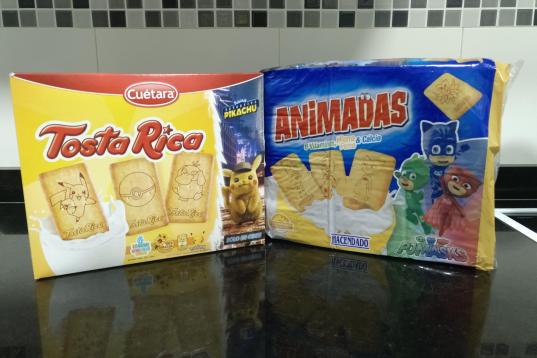 Un paquete de galletas Tosta Rica de Cuétara (1,85 euros) y otro de galletas Animadas de Hacendado (1,49 euros).