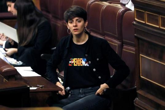 La diputada de ERC Marta Rosique, la más joven de la Mesa de Edad del Congreso y encargada de leer el decreto de Constitución de las Cortes, en el hemiciclo durante la sesión constitutiva del Congreso