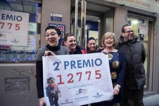 La propietaria de la administración de lotería nº3 de la calle Cerrajeros de Granada, que ha vendido el segundo premio