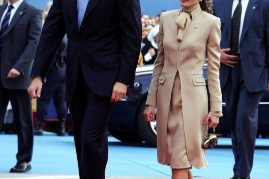 De Felipe Varela, con abrigo beis, en sus primeros premios como Princesa de Asturias.