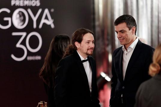 Febrero de 2016. Después de las elecciones del 20D empiezan las negociaciones para armar una mayoría alternativa para echar a Rajoy de la Moncloa. En la imagen, los líderes coinciden de punta en blanco en la gala de los Goya.