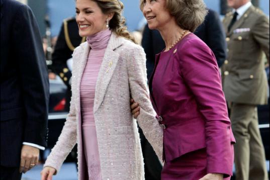 Todo sonrisas junto a la reina Sofía.