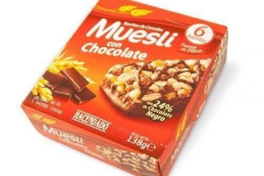 Los usuarios sitúan muy arriba entre sus productos favoritos las barritas de cereales de Mercadona, pero destaca especialmente la de muesli y chocolate. Precio: 1,20 euros.