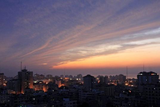 Vista panorámica de la ciudad de Gaza en silencio tras una semana de incesantes bombardeos por parte de Israel