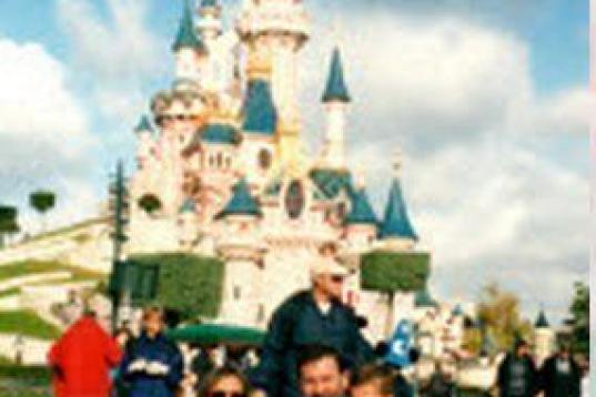 Con su hijo y su mujer en Disneyland