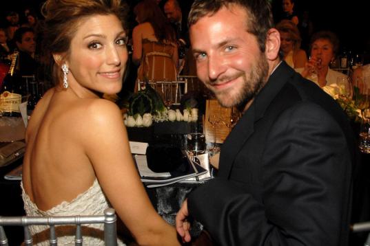 Bradley Cooper y la esposa que jamás supiste que había tenido, Jennifer Esposito. (2006)