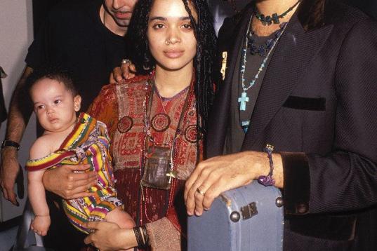Lenny Kravitz y Lisa Bonet en su momento de esplendor bohemio. Y el bebé es Zoe Kravitz, sí. (1989)