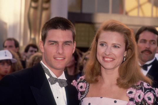 Un Tom Cruise jovenciiiiito, jovencito, junto a su primera mujer Mimi Rogers. (1989)
