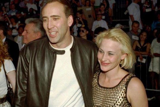 Aquí Patricia Arquette impresionante en una camiseta cual malla medieval y su ex Nicolas Cage con la chaqueta más Nicolas Cage que pudo encontrar. (1997)
