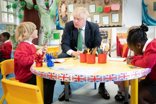 Ojalá supiésemos qué le ha dicho este niño de una escuela de Kent a Boris Johnson