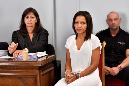  Ana Julia Quezada (c), autora confesa de la muerte de Gabriel Cruz, al comienzo de la vista el lunes en la Audiencia de Almería, donde se enfrenta a la pena de prisión permanente revisable por el asesinato del menor.