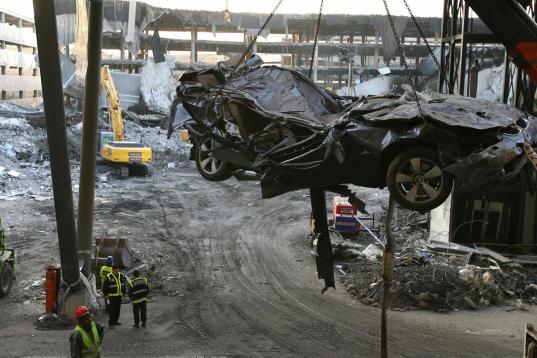 A las 09:01 del 30 de diciembre de 2006, ETA estalló una furgoneta bomba en uno de los aparcamientos de la Terminal 4 del Aeropuerto de Madrid-Barajas.

Murieron dos personas, los ecuatorianos Carlos Alonso Palate y Di...