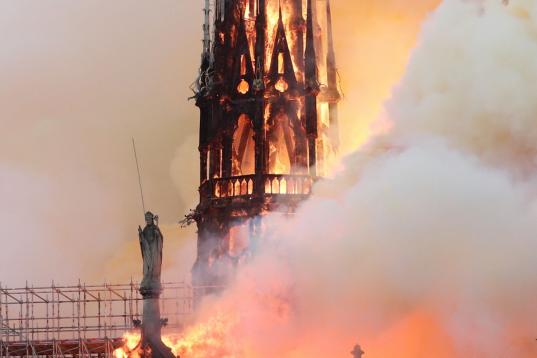 Incendio en la Catedral de Notre Dame de París.