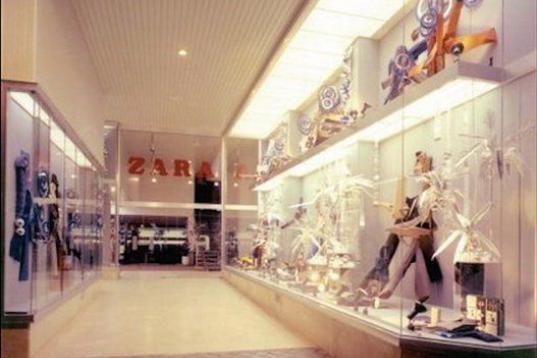 Zara abrió su primera tienda en el centro de A Coruña en 1975.
