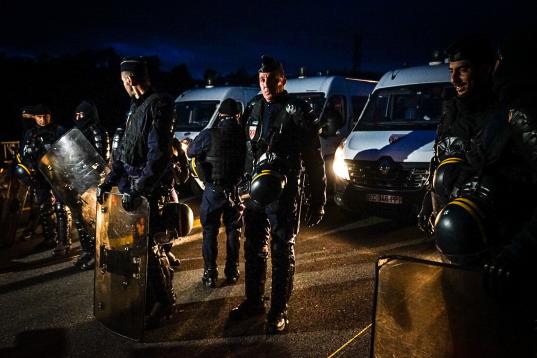 Policía francesa vigila la frontera con España