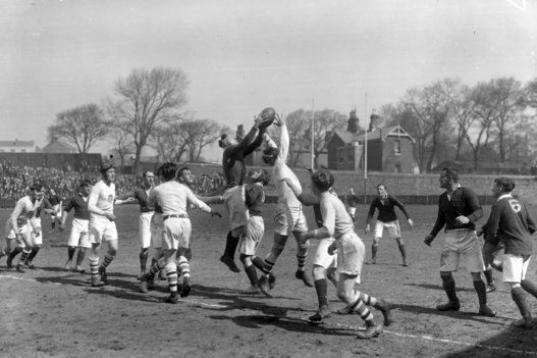 El rugby compitió en cuatro Juegos Olímpicos los últimos los de París 1924, este año en Rio volverá, aunque en su modalidad de Rugby a Siete, que juegan siete jugadores por equipo y no 15.