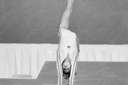 La rumana Nadia Comaneci consiguió el único 10 con su ejercicio de gimnasia rítmica, la máxima puntuación posible, en los Juegos Olímpicos de Montreal 1976.