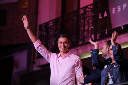 Pedro Sánchez celebra su victoria desde Ferraz