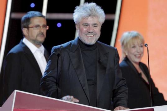 La Academia y Almodóvar firmaron la paz públicamente en 2010. El cineasta reapareció en la gala de los Goya para anunciar el premio más importante de la noche, el de la Mejor película. Ese año ganó...