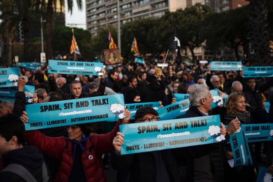 El 'Spain, sit and talk', lema central de las protestas convocadas por Tsunami Democràtic
