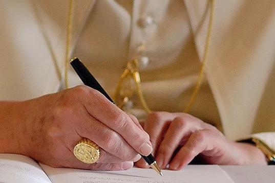 VATICAN CITY, ITALY - NOVEMBER 30:  Pope Benedict XVI  signs his second encyclical of his pontificate November 30, 2007 in Vatican City. The 70-page encyclical is titled in Latin 'Spe Salvi facti sumus' (In Hope We Are Saved).  (Photo by L'Osser...