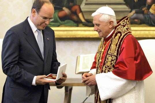 Vatican City, VATICAN CITY STATE:  Pope Benedict XVI gives a gift to Prince Albert II of Monaco during a private audience 05 December 2005 at the Vatican . The sovereign, 16 days after being crowned head of the tiny principality where Catholicis...